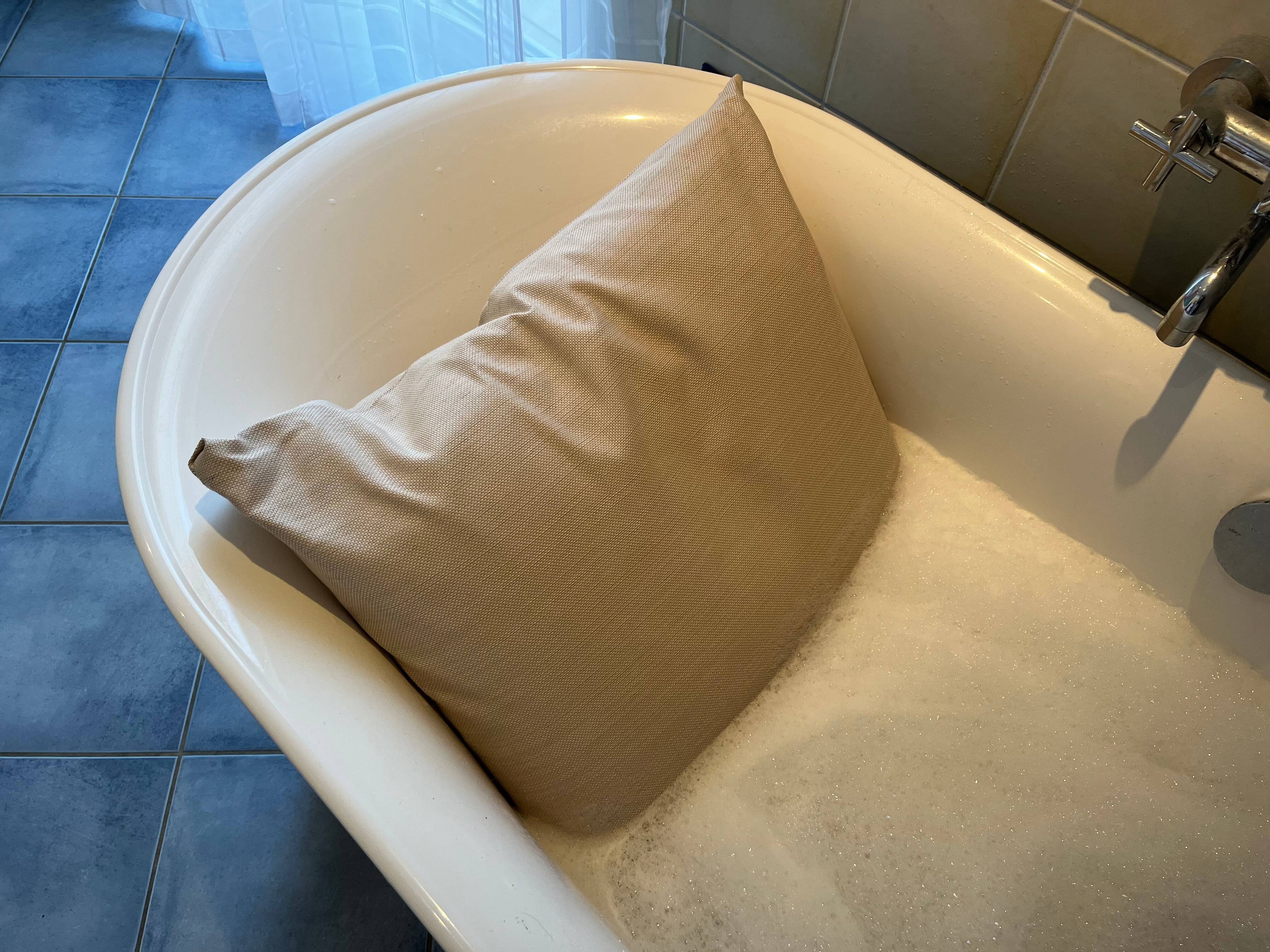 Badewanne Kissen LeeMon Luxus Badekurortkissen gepolstertes schwammiges entspannendes Badewannenkissen 8 Saugnäpfe