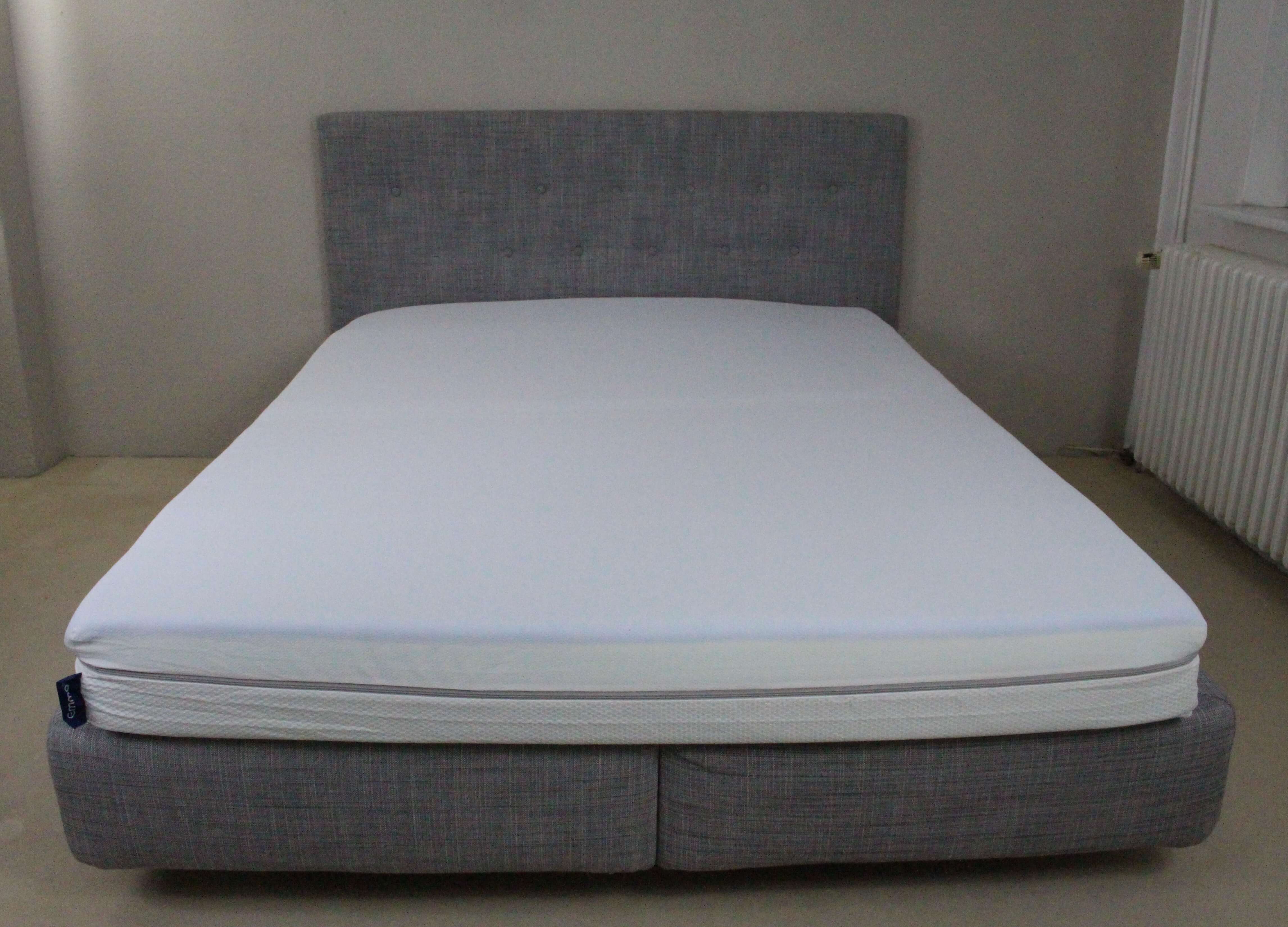 Emma One Matratze auf dem Bett